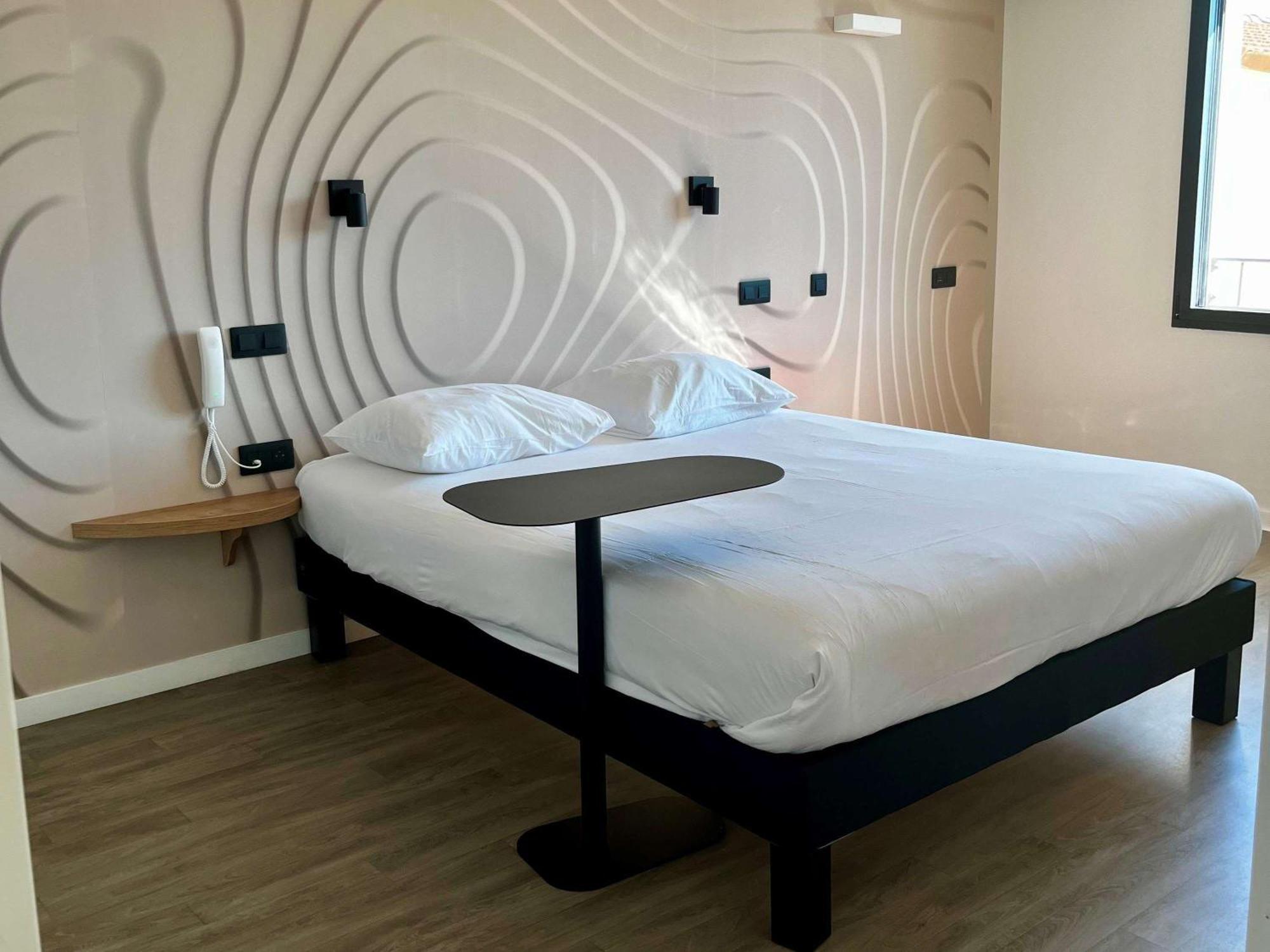 Hotel Ibis Styles Cabries Aix-En-Provence Tgv Exterior foto